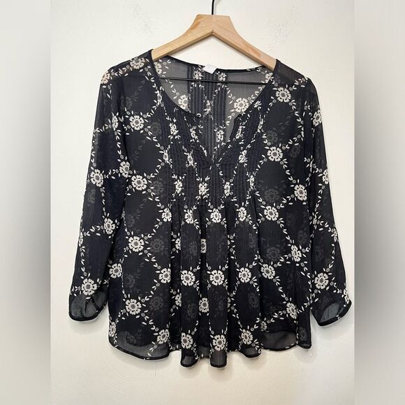 5/$35 Old Navy blouse Size S - Picture 1 of 3